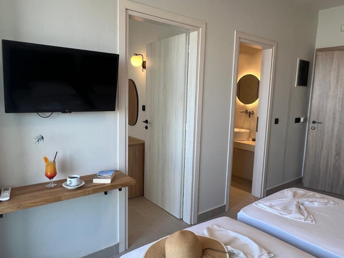 Hotel Kathrin Beach Adelianos Kampos Esterno foto